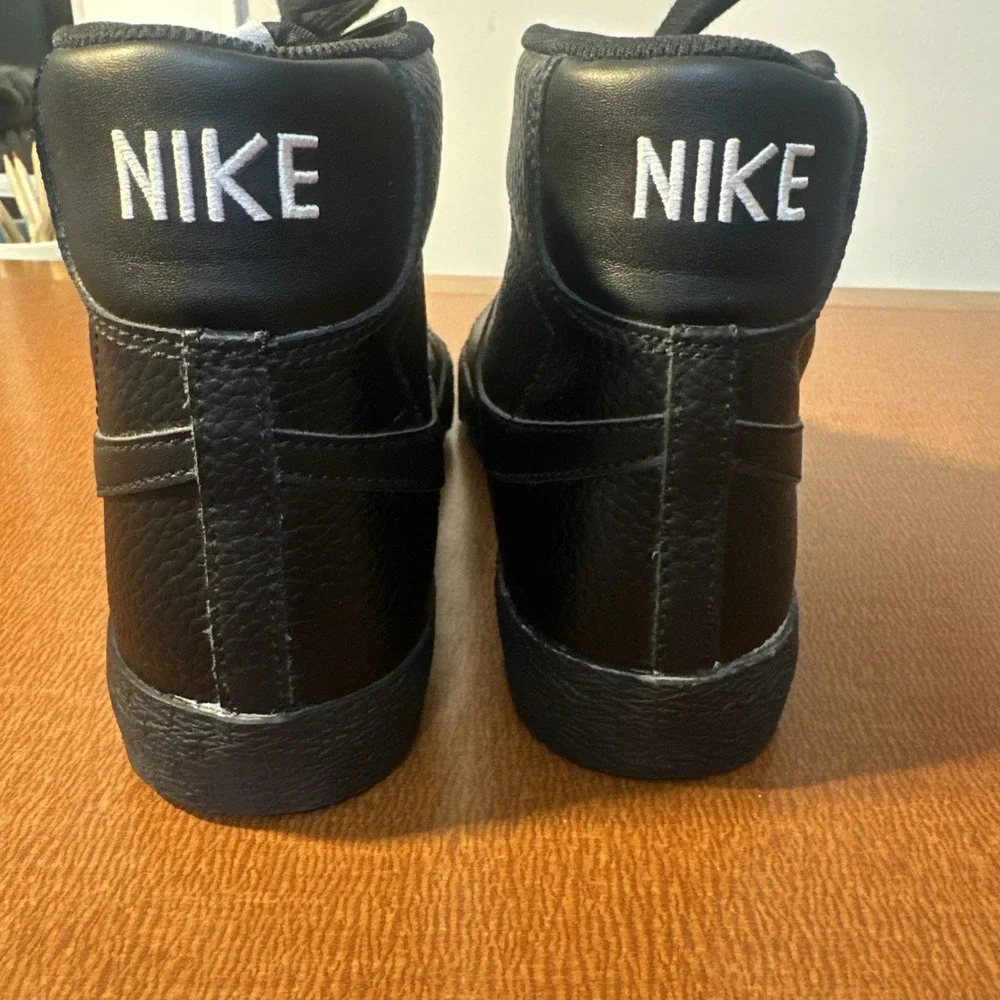 Nike Blazer Mid Triple Black‎ Casual Leather Sneakers 895850-001 - 7 Youth